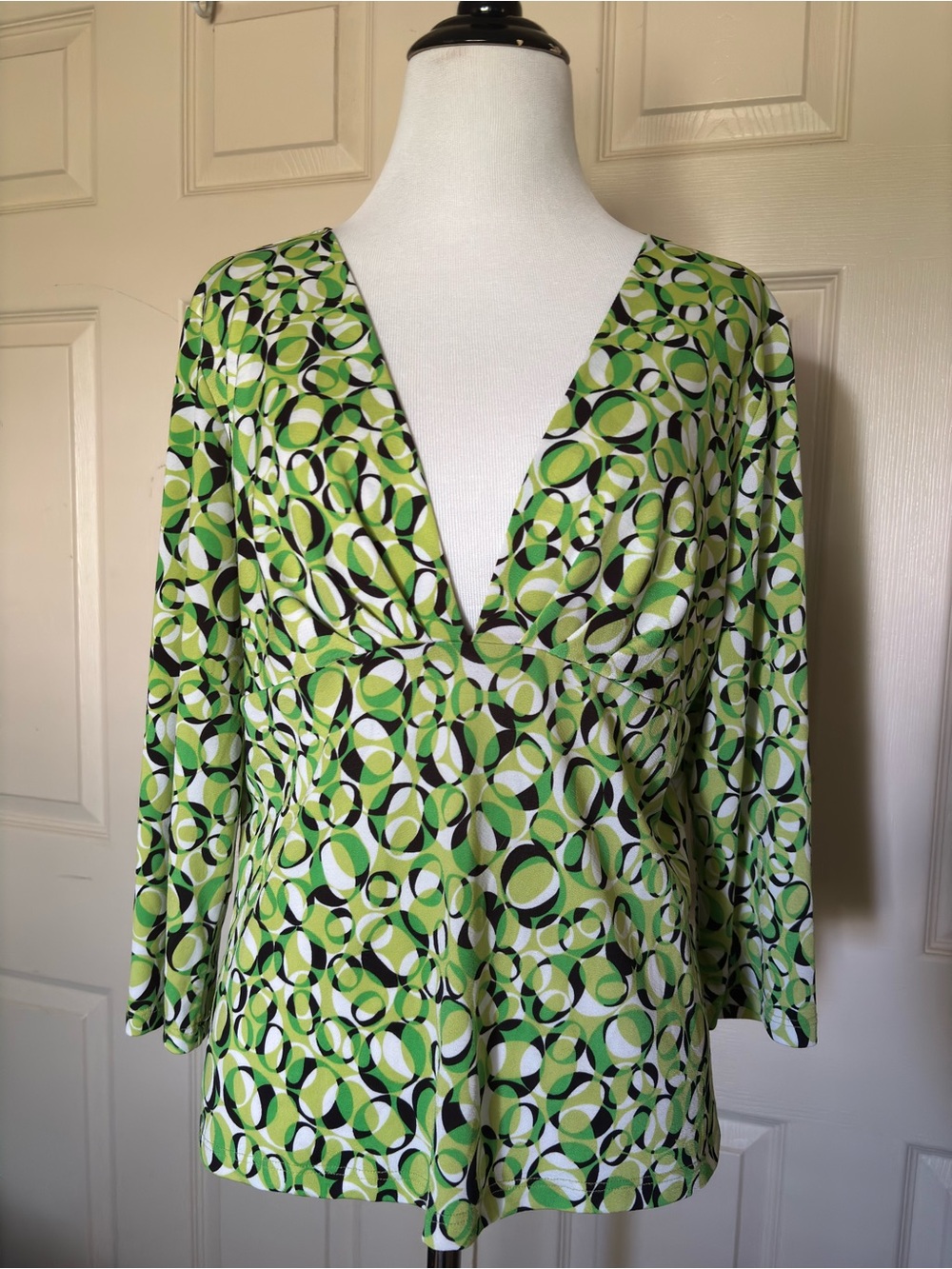 Green Geometric V-Neck Long Sleeve Women's Top
